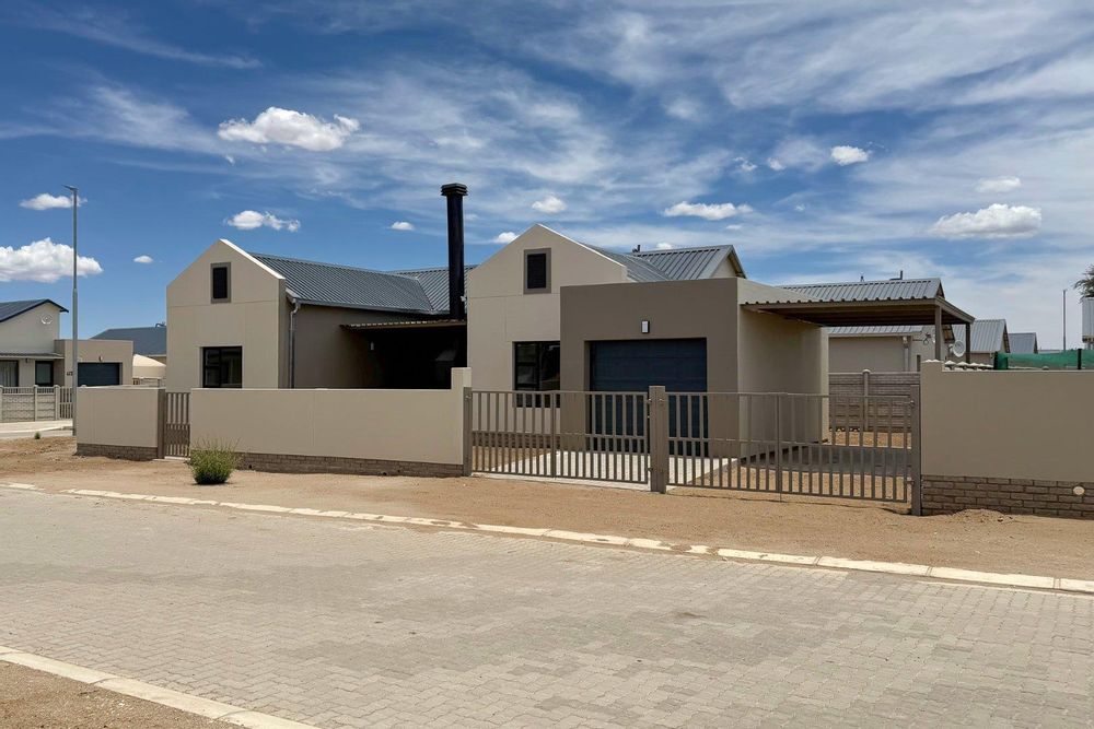 Beautiful 3-bdrm house with single garage.