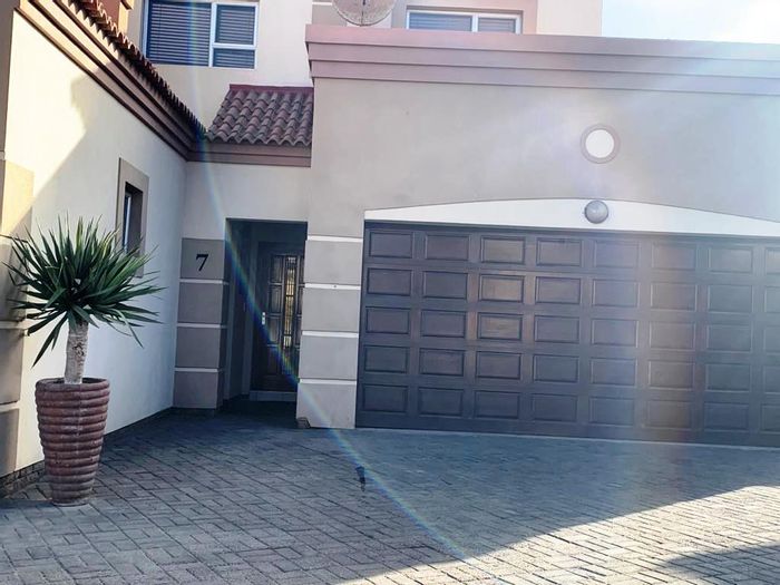 Property #2167175, Townhouse for sale in Walvis Bay Central