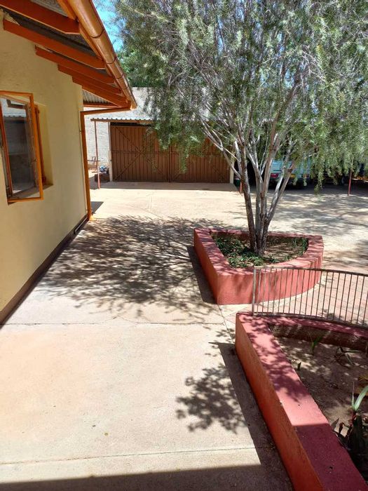 For Sale: Spacious House in Otjiwarongo Central with multiple flats and entertainment areas.