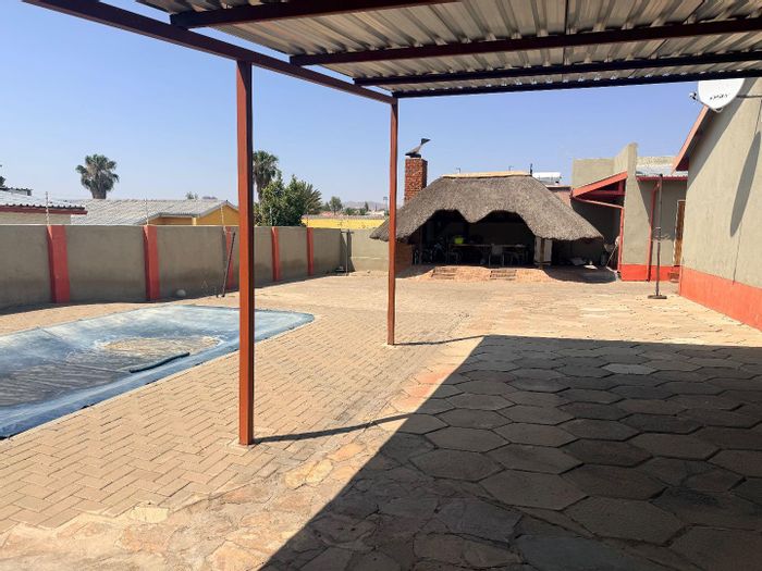 Property #2425859, House For Sale in Hochlandpark