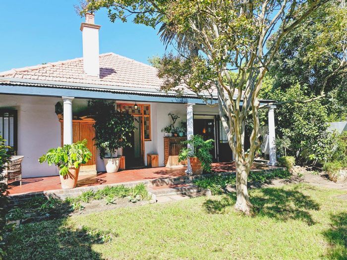 Charming Mowbray home for sale, steps from Rondebosch Common and top schools!