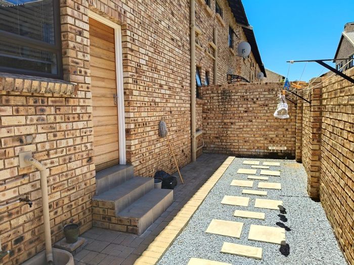 Property #2367386, Townhouse Rental Monthly in Benoni AH