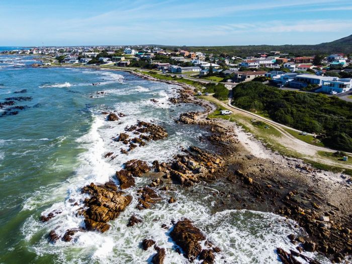 Franskraal Vacant Land For Sale: 719 sqm, ocean access, mountain views, pet-friendly.