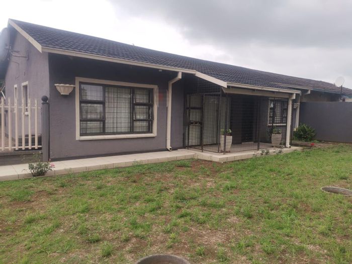 House for Sale in Vanderbijlpark Central West 2: 3 Bedrooms, Borehole, Garage.