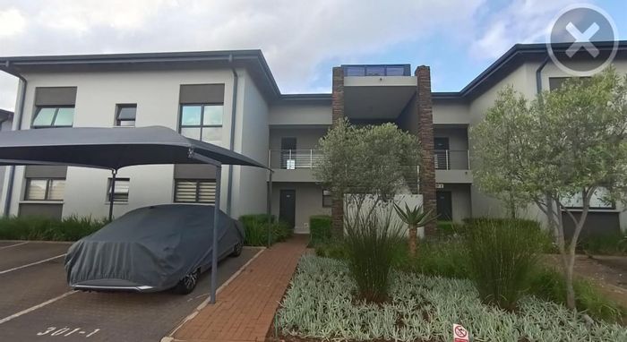 For Sale: Townhouse in Glen Marais with open-plan living and secure community access.