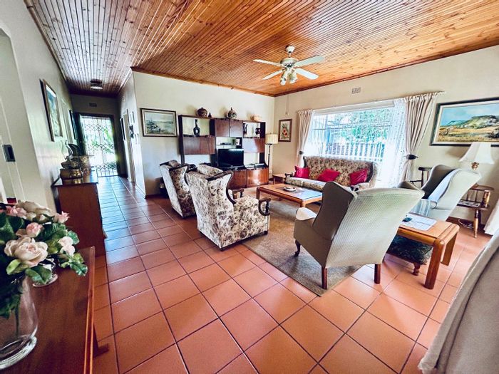 Vryheid Central House For Sale: 4 beds, double garage, borehole, near golf course.