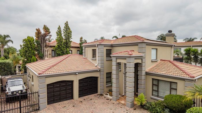 For Sale: House in Morehill with double garage, staff quarters, and entertainment patio.