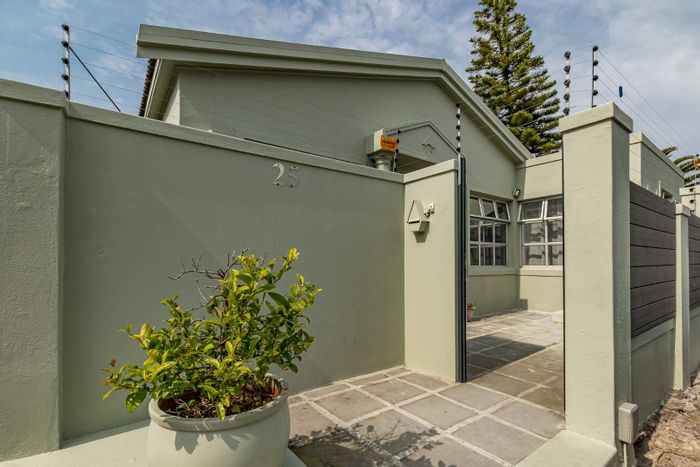 For Sale: Kenwyn House with 3.5 bedrooms, garage, study, and security features.