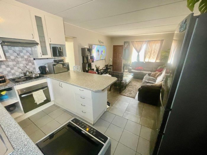 Chloorkop Apartment For Sale: 2 Bedrooms, security, parking, near amenities and transport.