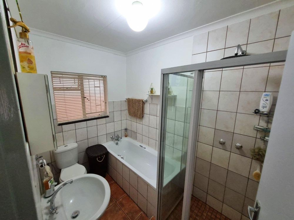 Neat Bathroom