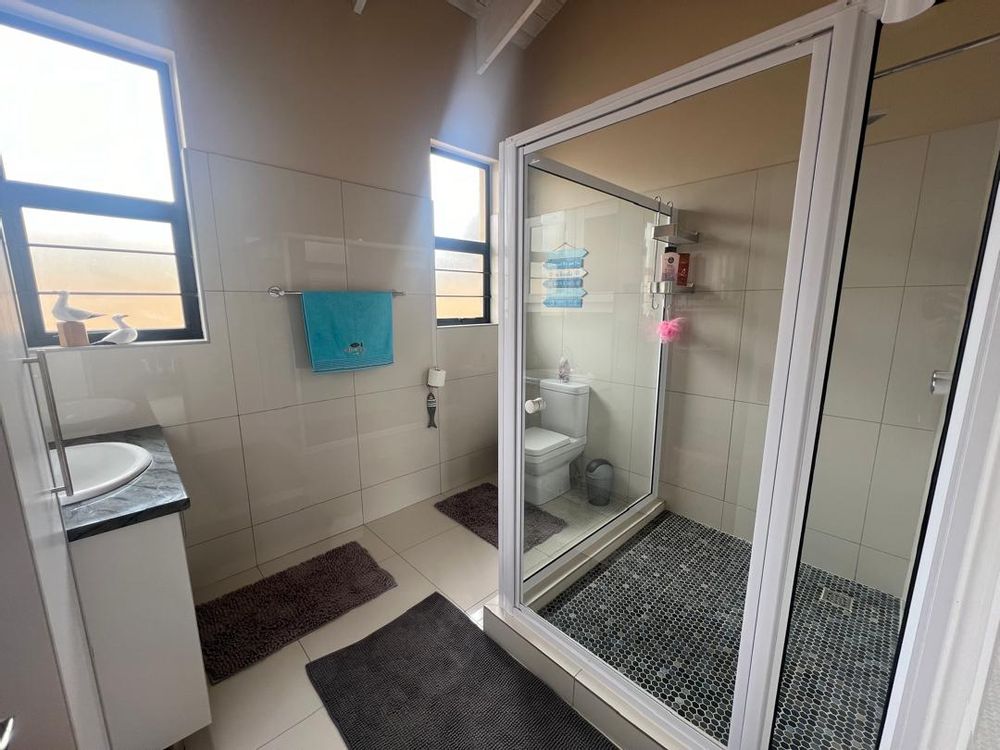 Bathroom 3 (bedroom 3)