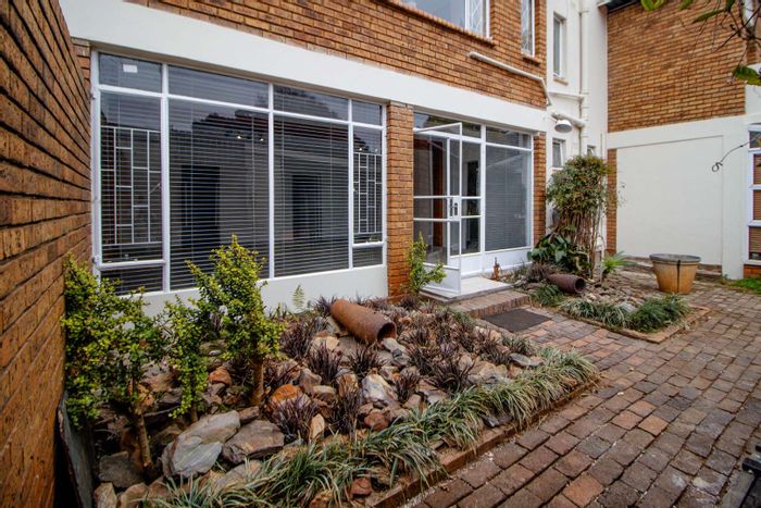 Property #2406141, Cottage Rental Monthly in Bedfordview Central