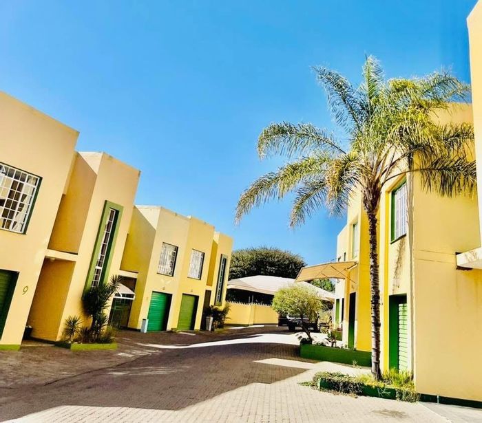 For Sale: Townhouse in Hochlandpark with garage, courtyard, and excellent security.