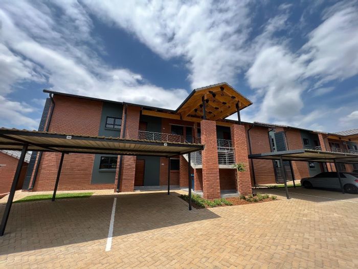 Townhouse in Olympus For Sale: 2 beds, double carport, 24-hour security.