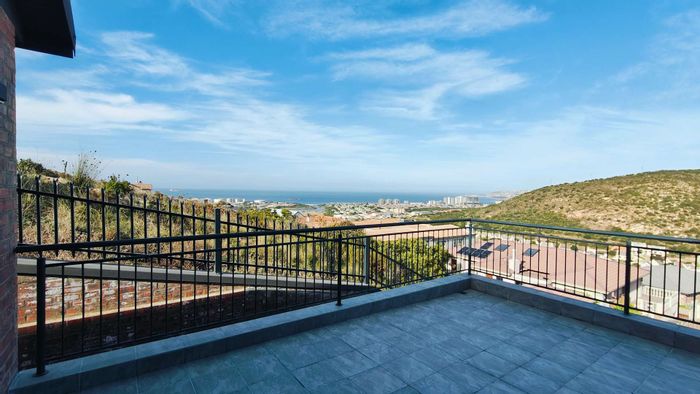 Property #2138165, Townhouse Rental Monthly in Island View