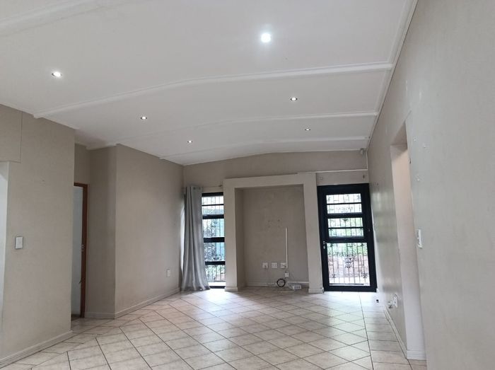 To Rent: House in Avis with solar, pet-friendly, 3 beds, lush garden.