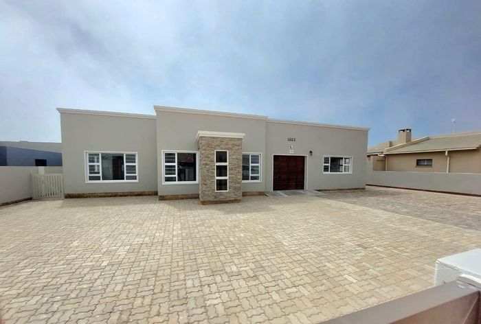 Property #2401945, House For Sale in Henties Bay Central