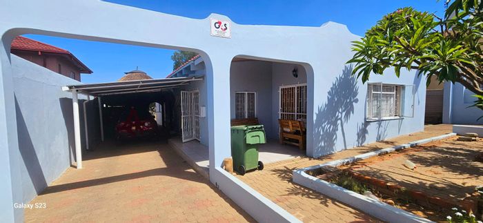 Khomasdal House For Sale: 3 bedrooms, lapa, double carport, close to amenities.