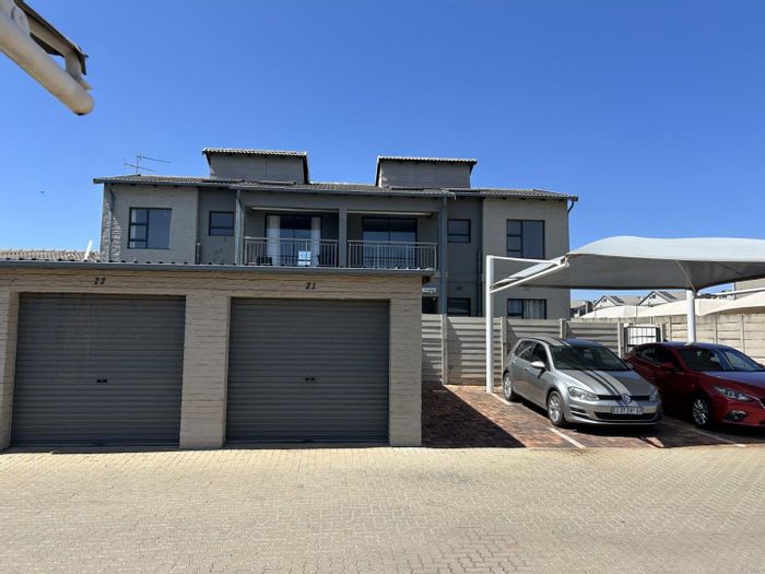 Brentwood Townhouse For Sale: 2 beds, security estate, balcony, energy-efficient features.