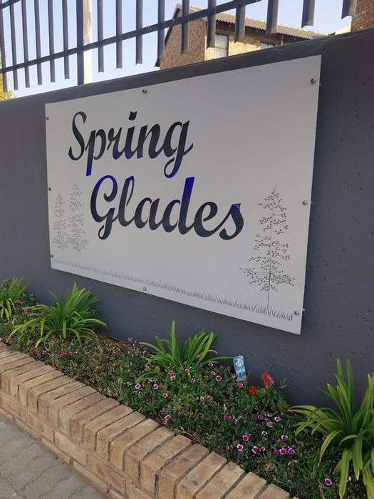 2 Bed, 2 Bath Apartment To Rent in Roodepoort Central with secure parking and garden.