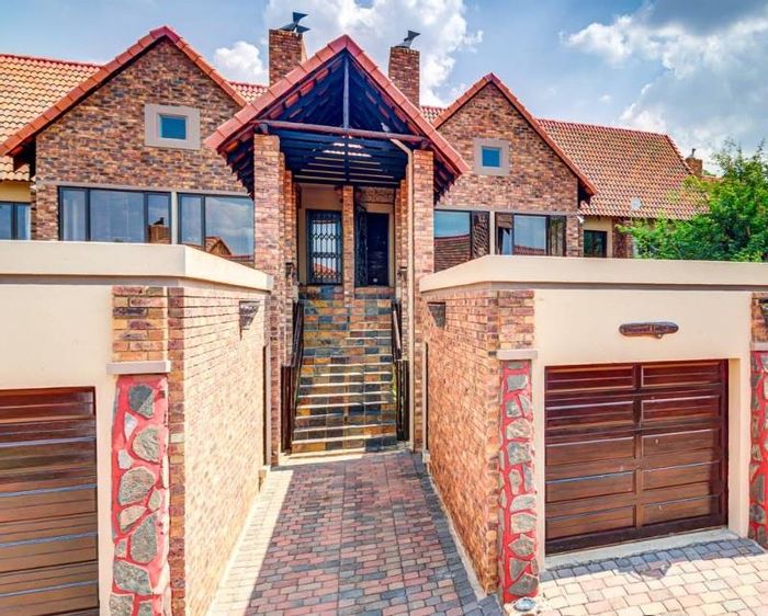 Townhouse for Sale in Kempton Park Ext 5 with private braai area and security.