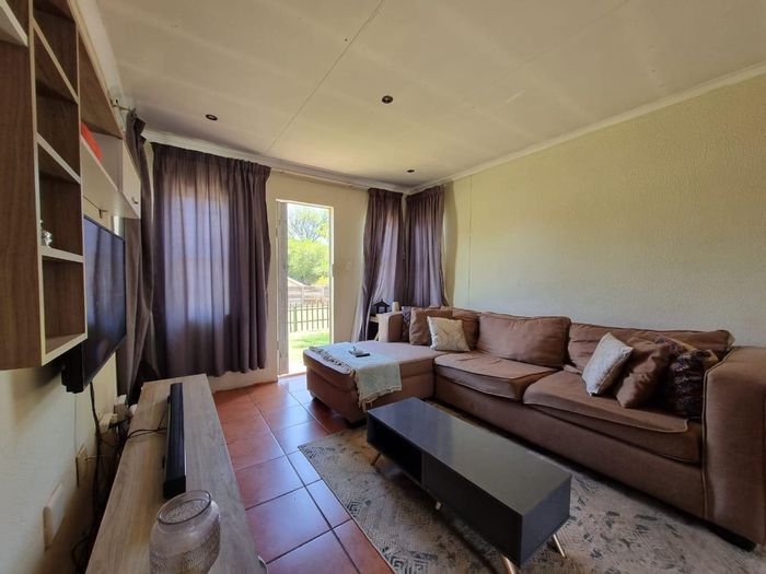 Property #2342603, Townhouse Rental Monthly in Weltevreden