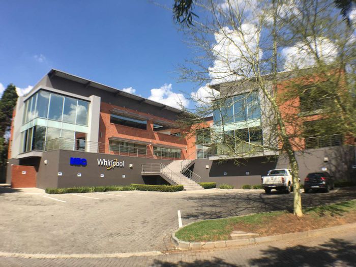 For Sale: 1945 sqm office in Bedfordview Central with ample parking and strategic location.