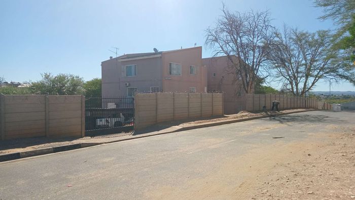 For Sale: Apartment in Dorado Park with en suite, open plan living, parking.