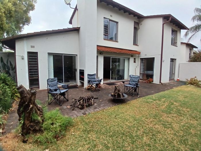 Property #2191187, Townhouse rental monthly in Bryanston