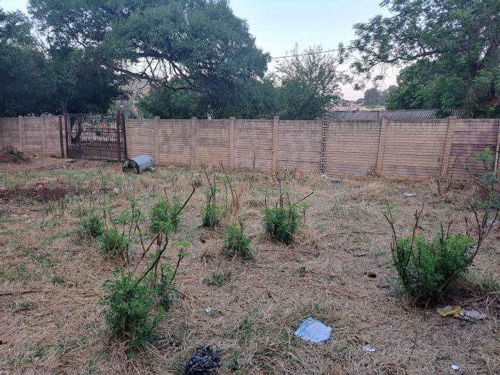 For Sale: Vacant Residential Land in Mamelodi West, 6410 sqm, utilities available.