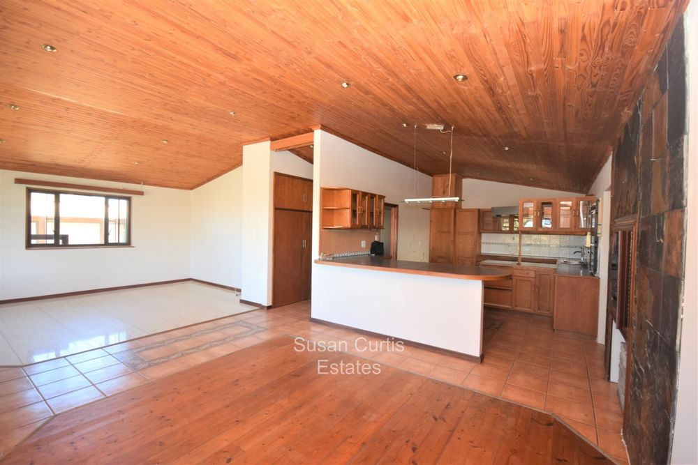 Spacious open plan living area/dining area and kitchen with BBQ