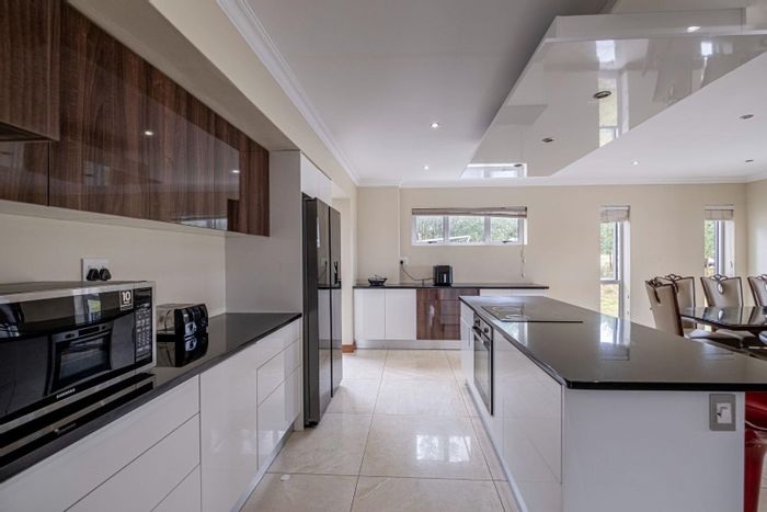Wedgewood Golf Estate House For Sale: 4 beds, open-plan living, uninterrupted views.
