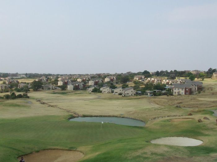 To Rent: Apartment in Jackal Creek Golf Estate with loft, pool access, and amenities.