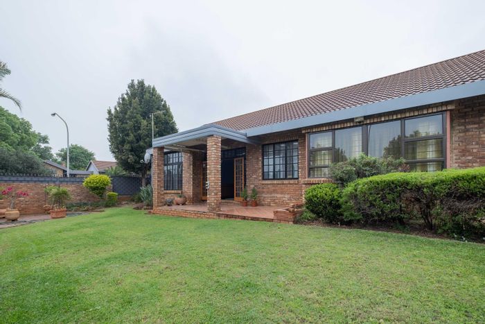 Garsfontein House For Sale: 3 Bedrooms, double garage, study, private garden, security.