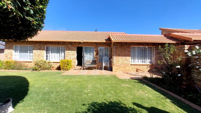 Property #2149283, Townhouse for sale in Brentwood Park