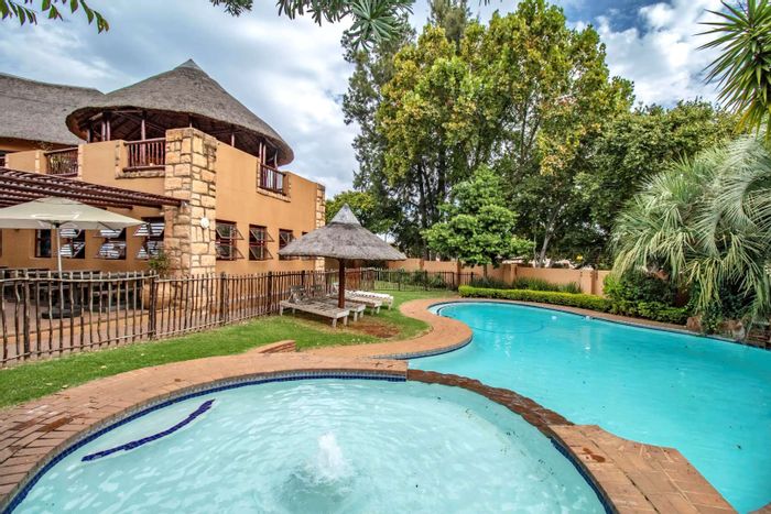 Property #2143710, Townhouse for sale in Douglasdale