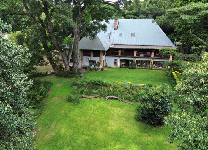 Kloof Central House For Sale: 3 en-suite bedrooms, koi pond, dual living option.