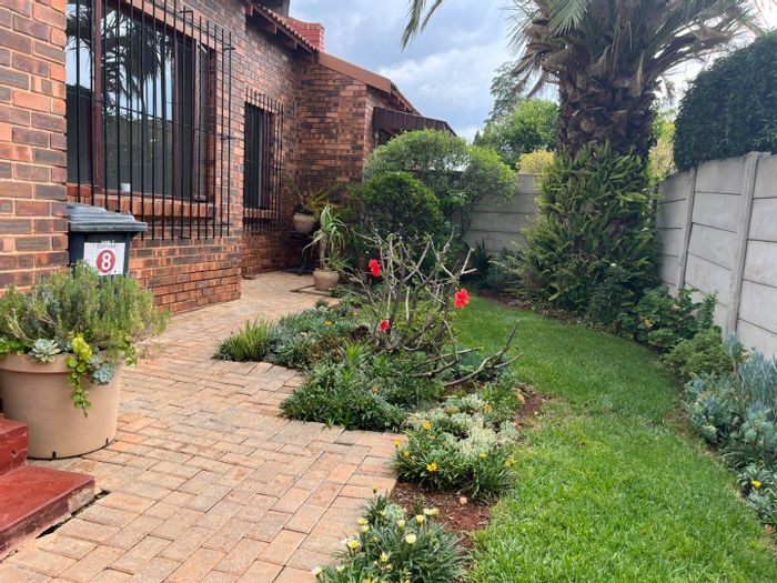 Spacious Weltevreden Park Apartment To Rent with pool, gym, and secure parking.