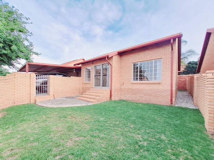 Property #2202781, Townhouse for sale in The Reeds