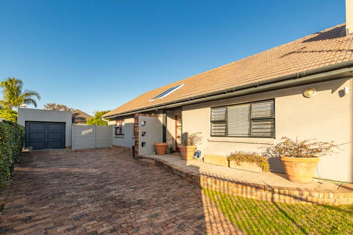 Charming 3-Bedroom House in Plumstead with Modern Amenities and Solar Efficiency