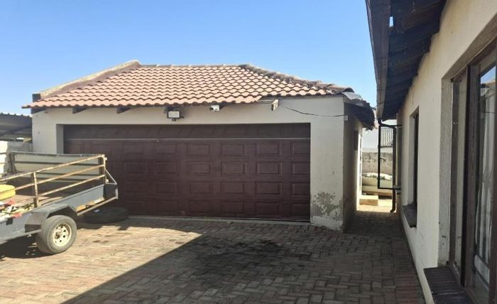 For Sale: Birch Acres house with 3 beds, 2 baths, open plan living.