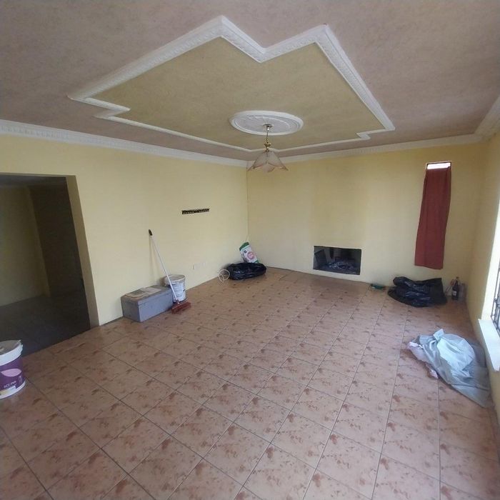 For Sale: Spacious 3-Bedroom House with Scenic Views in Atteridgeville!