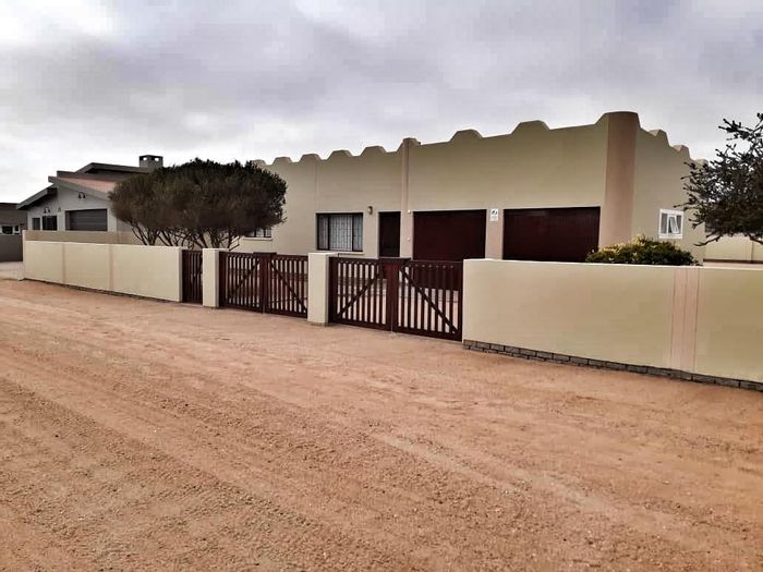 Property #2137486, House for sale in Henties Bay