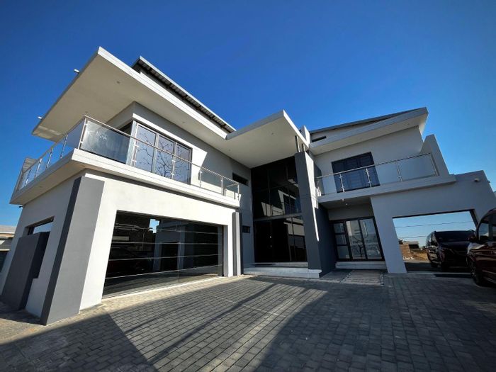 Property #2422344, House For Sale in Six Fountains Residential Estate