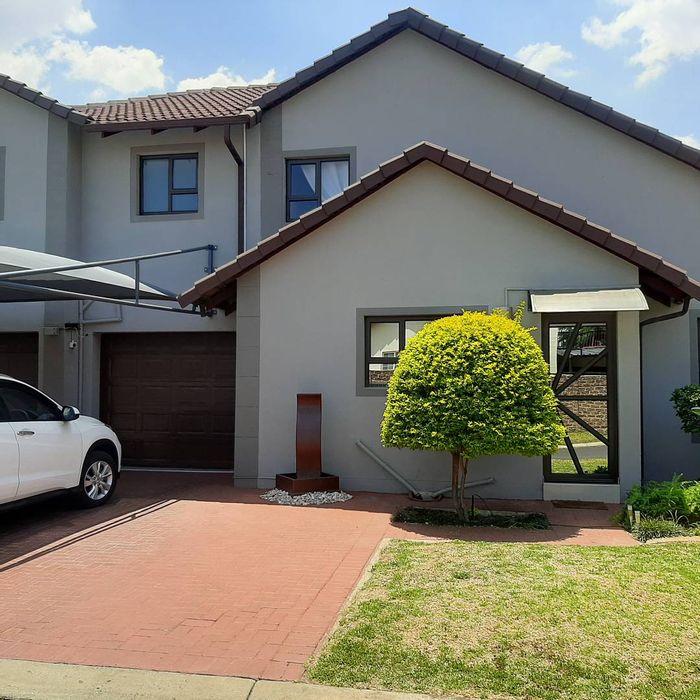 Ravenswood Cluster To Rent: 5 beds, pool, inverter, secure complex, near amenities.