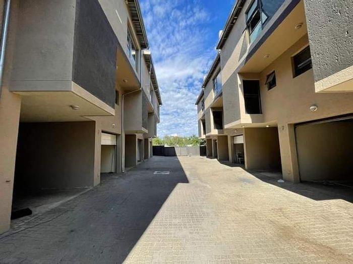 Property #2417832, Townhouse For Sale in Windhoek Central