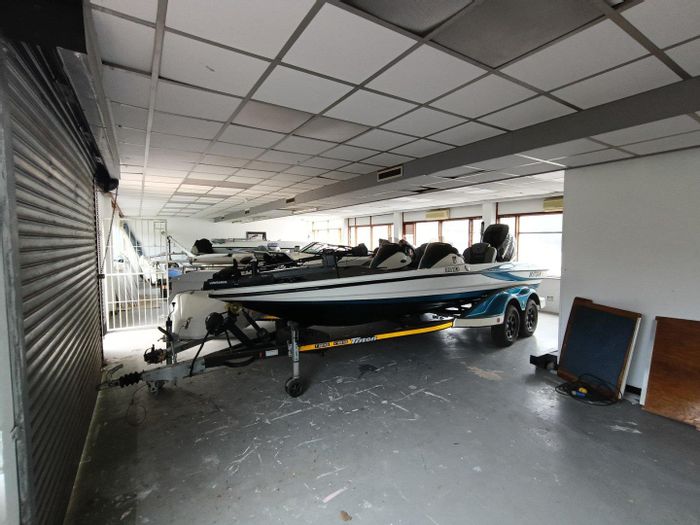 Industrial unit in New Germany to rent, featuring office space and 3 parking bays.