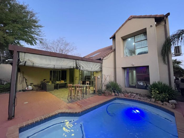 Property #2387060, Cluster For Sale in Strubensvallei