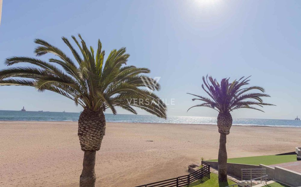 83 - Top Floor Beach front views 