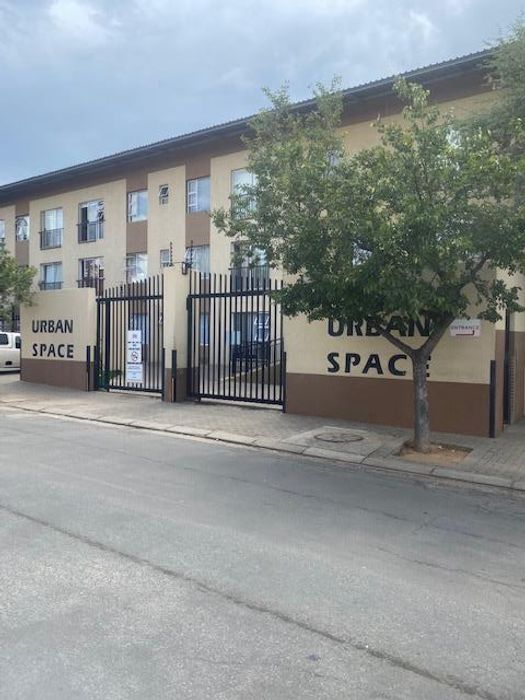 Klein Windhoek Apartment For Sale: 1 Bedroom, storage, parking, near amenities.